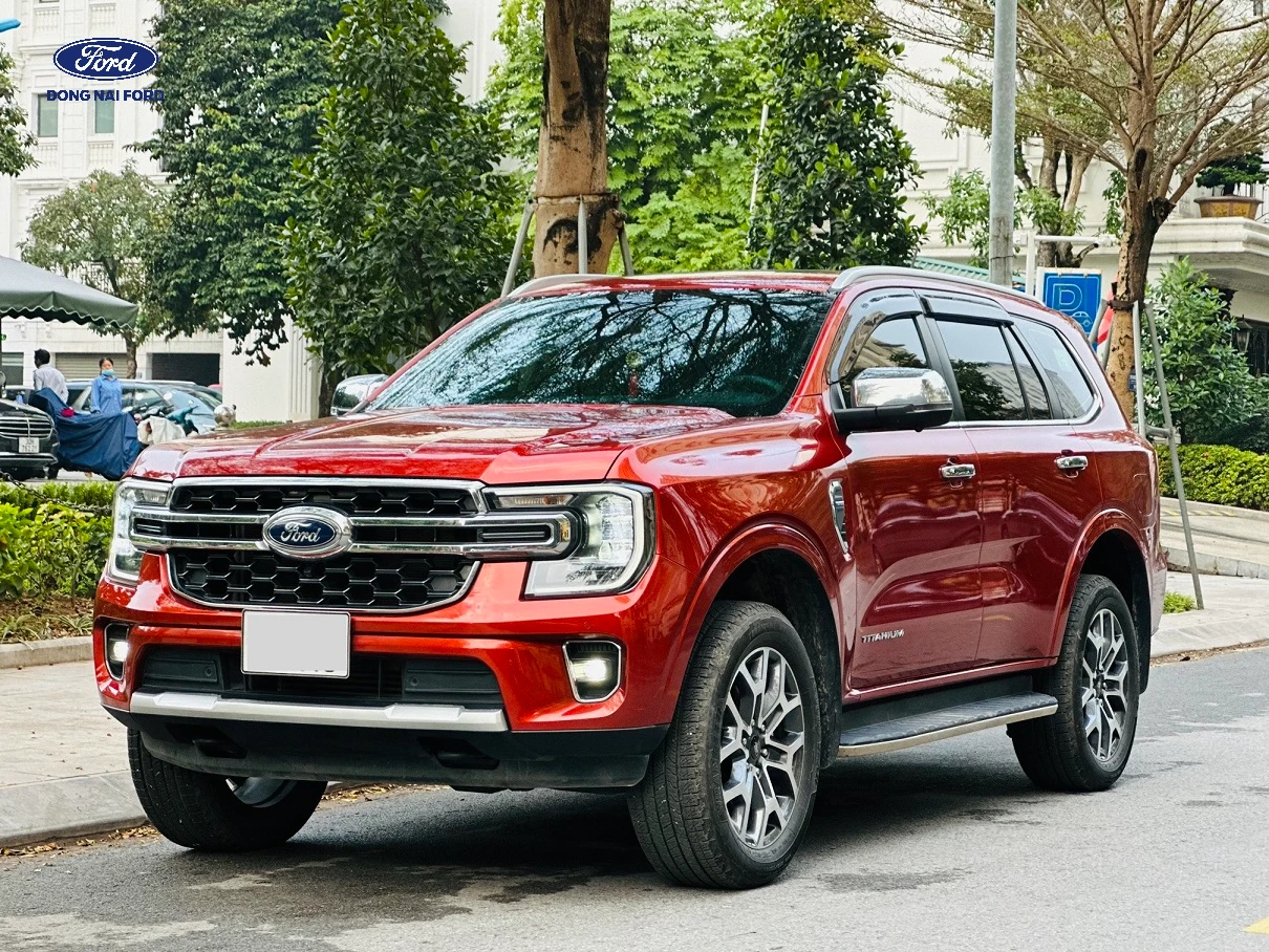 C&aacute;c l&yacute; do n&ecirc;n mua Ford Everest m&agrave;u đỏ