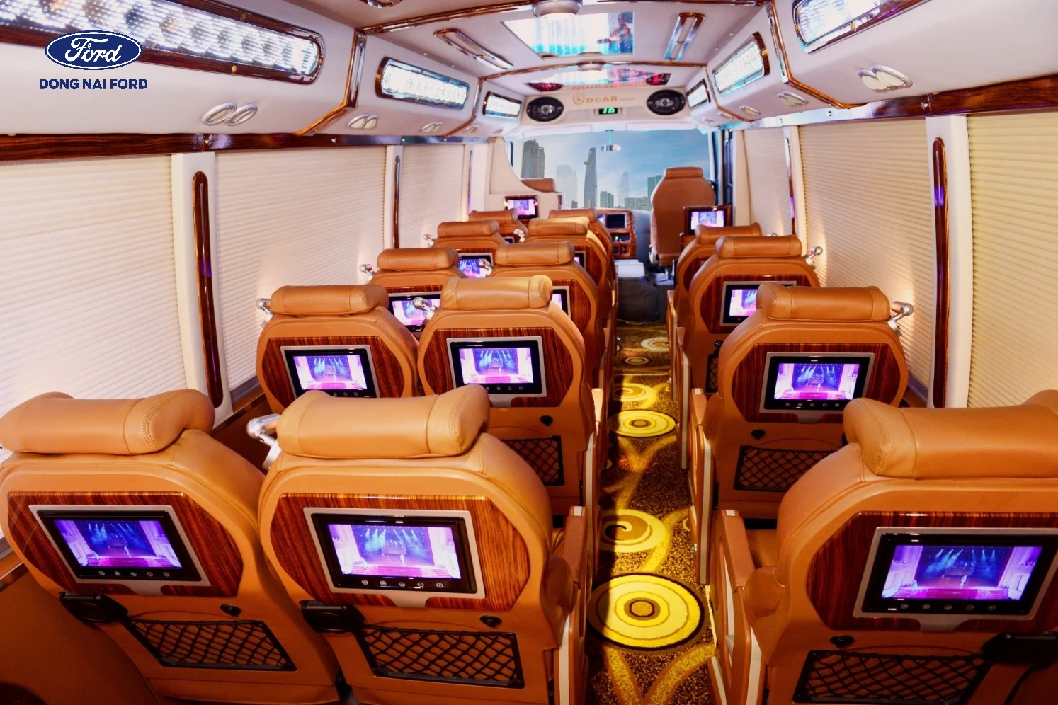 C&aacute;c yếu tố ảnh hưởng đến gi&aacute; xe limousine 16 chỗ