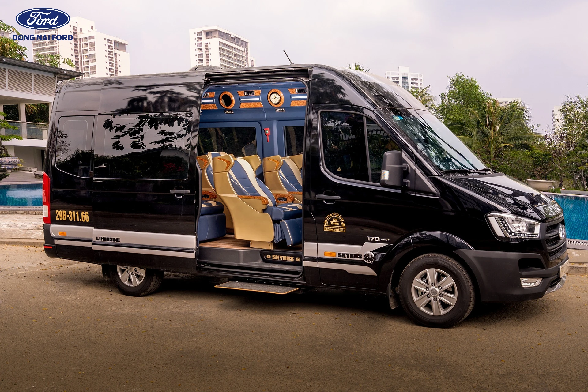 Các yếu tố ảnh hưởng đến giá xe limousine