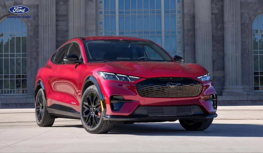 Các yếu tố tác động đến giá xe Ford Mustang
