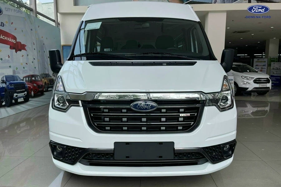 can-canh-ford-transit-lam-dong