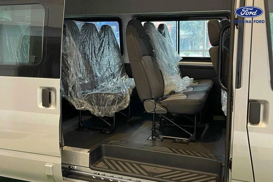 cua-truot-xe-ford-transit