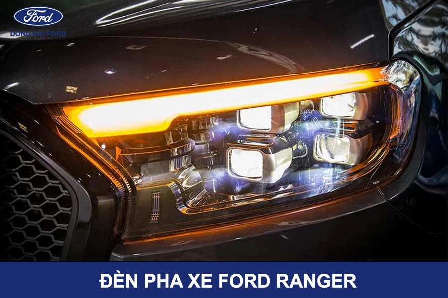 Đ&egrave;n chiếu s&aacute;ng ph&iacute;a trước tr&ecirc;n xe Ford Ranger bao gồm đ&egrave;n pha v&agrave; đ&egrave;n chiếu s&aacute;ng.
