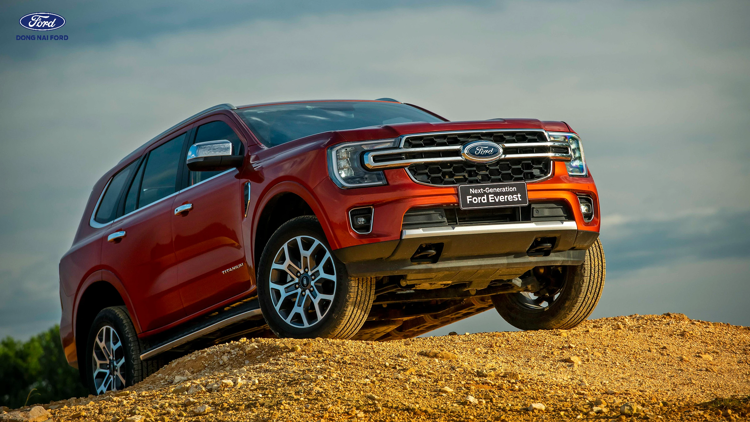 Điểm nổi bật của d&ograve;ng xe Ford Everest m&agrave;u đỏ