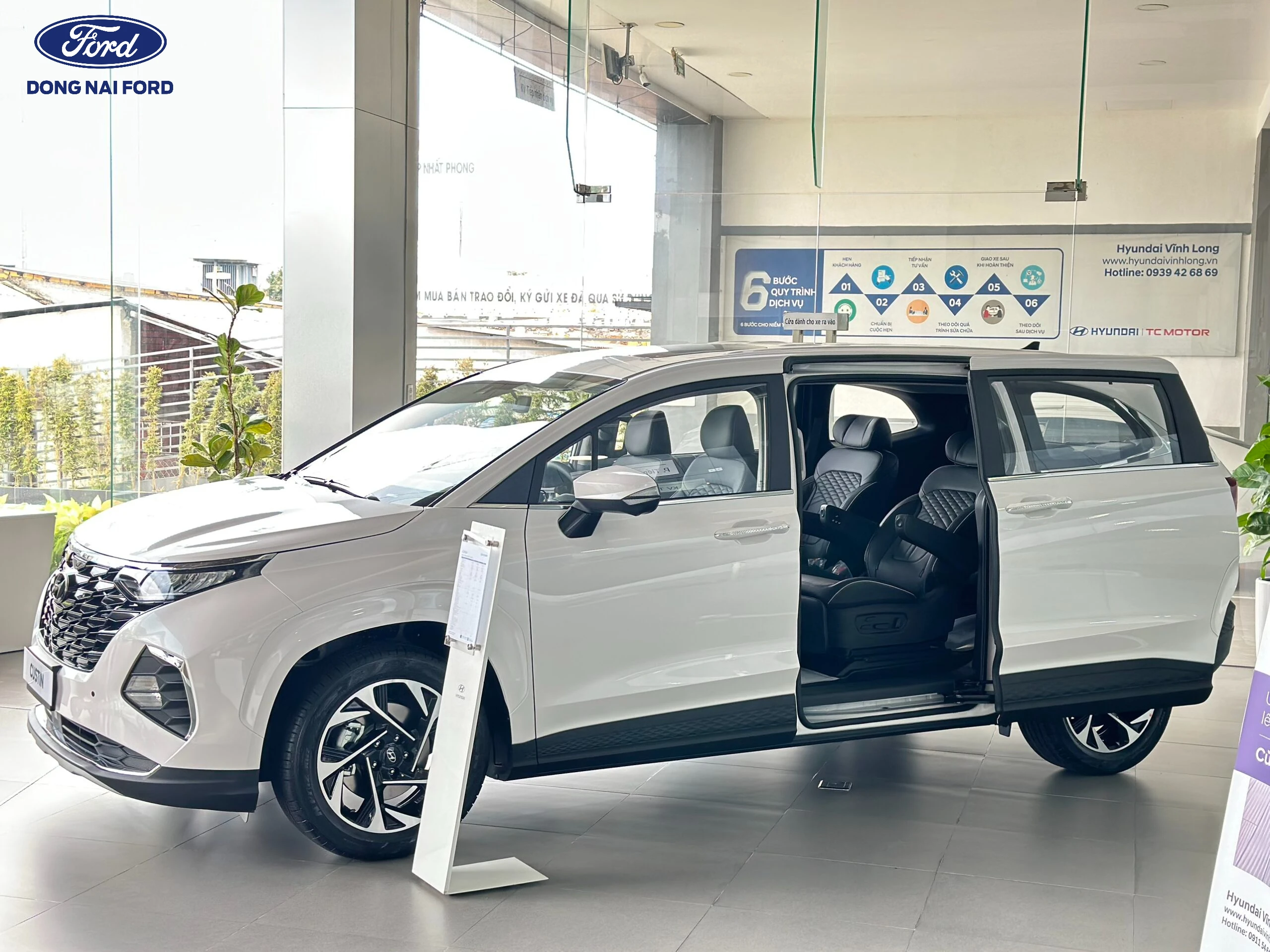 Dòng xe Hyundai Custin cửa trượt 7 chỗ