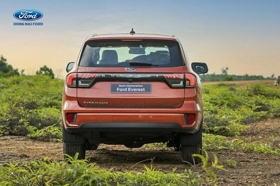 duoi-xe-ford-everest