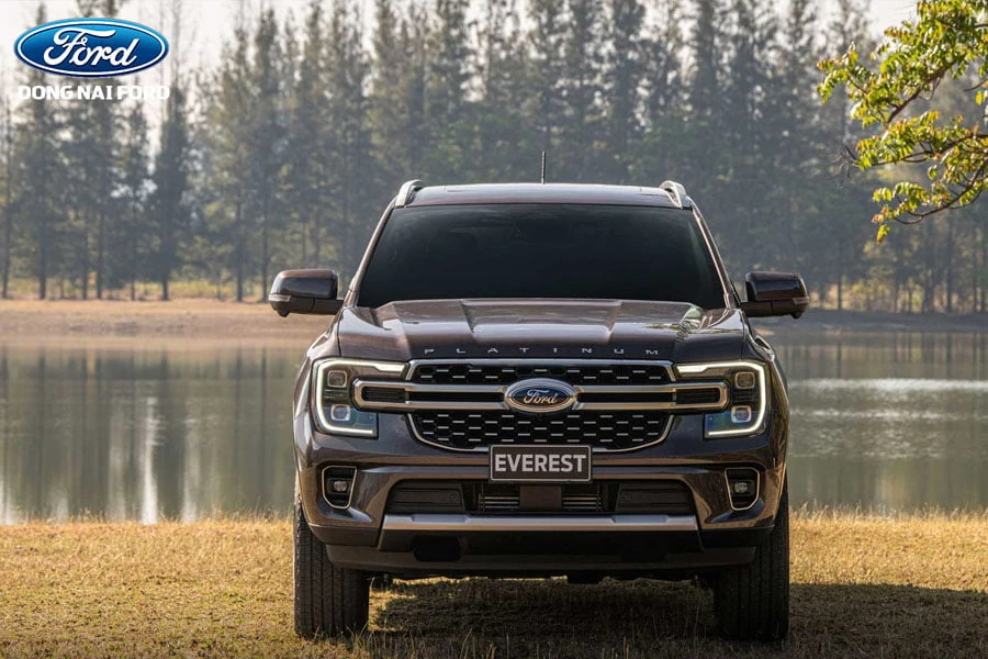 dong-xe-ford-7-cho-everest
