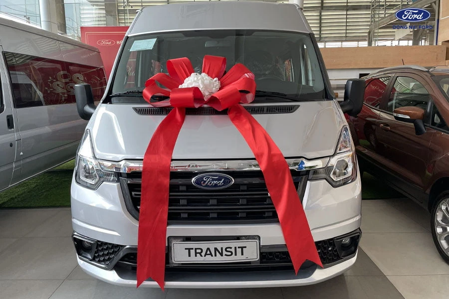 ford-transit-lam-dong-mau-bac