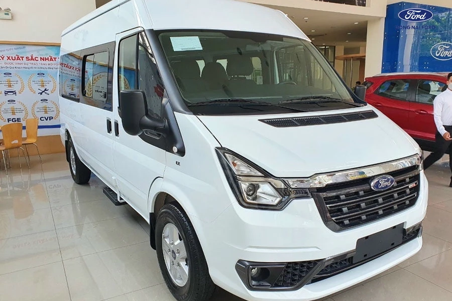 ford-transit-lam-dong-mau-trang