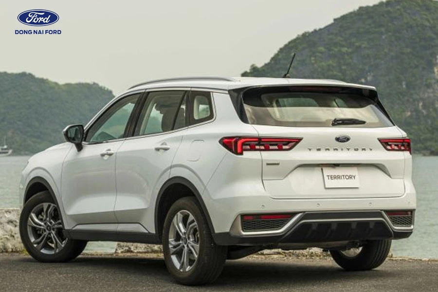 gam-xe-ford-territory-gam-lon