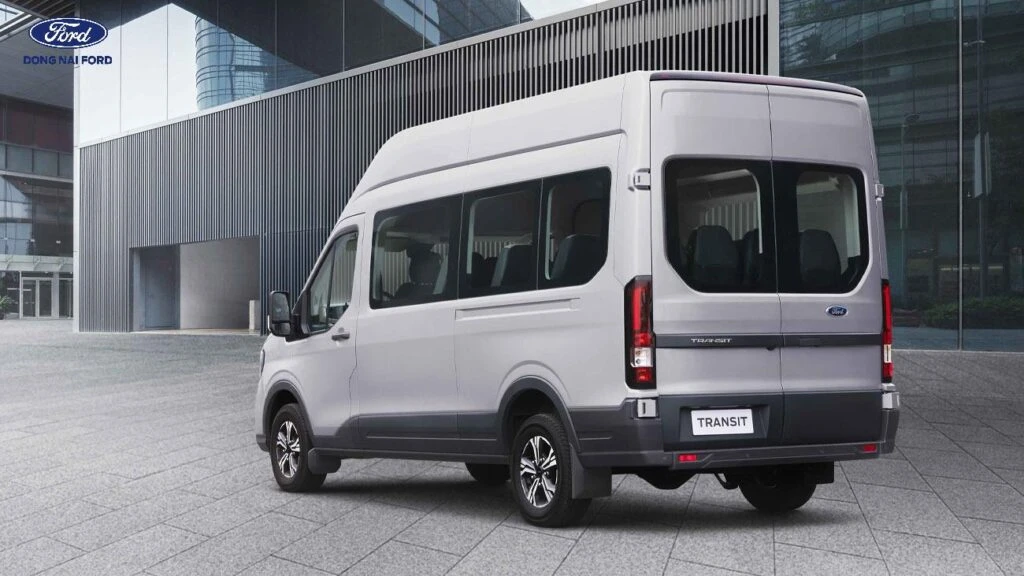 Giá bán của các dòng xe cửa điện Ford Transit