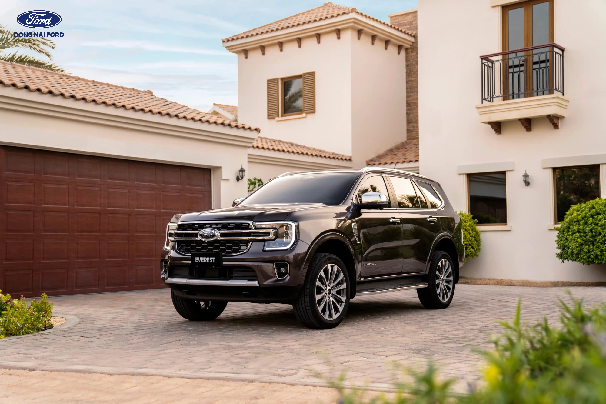 Giới thiệu sơ lược về Ford Everest m&aacute;y xăng&nbsp;