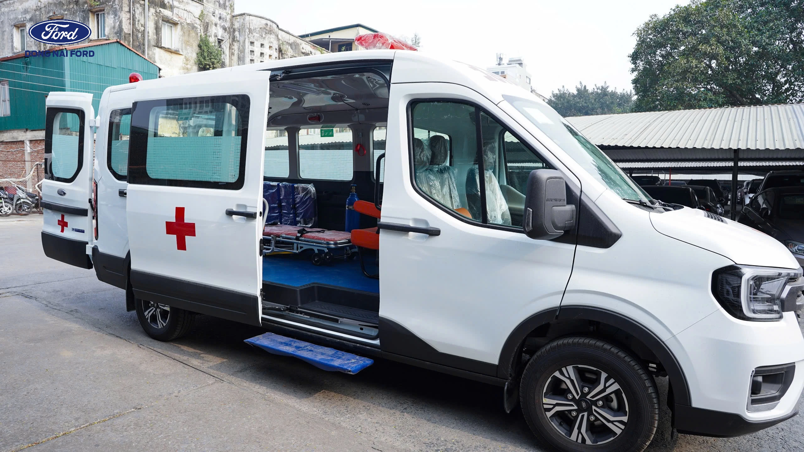 Giới thiệu tổng quan về xe cứu thương Ford Transit