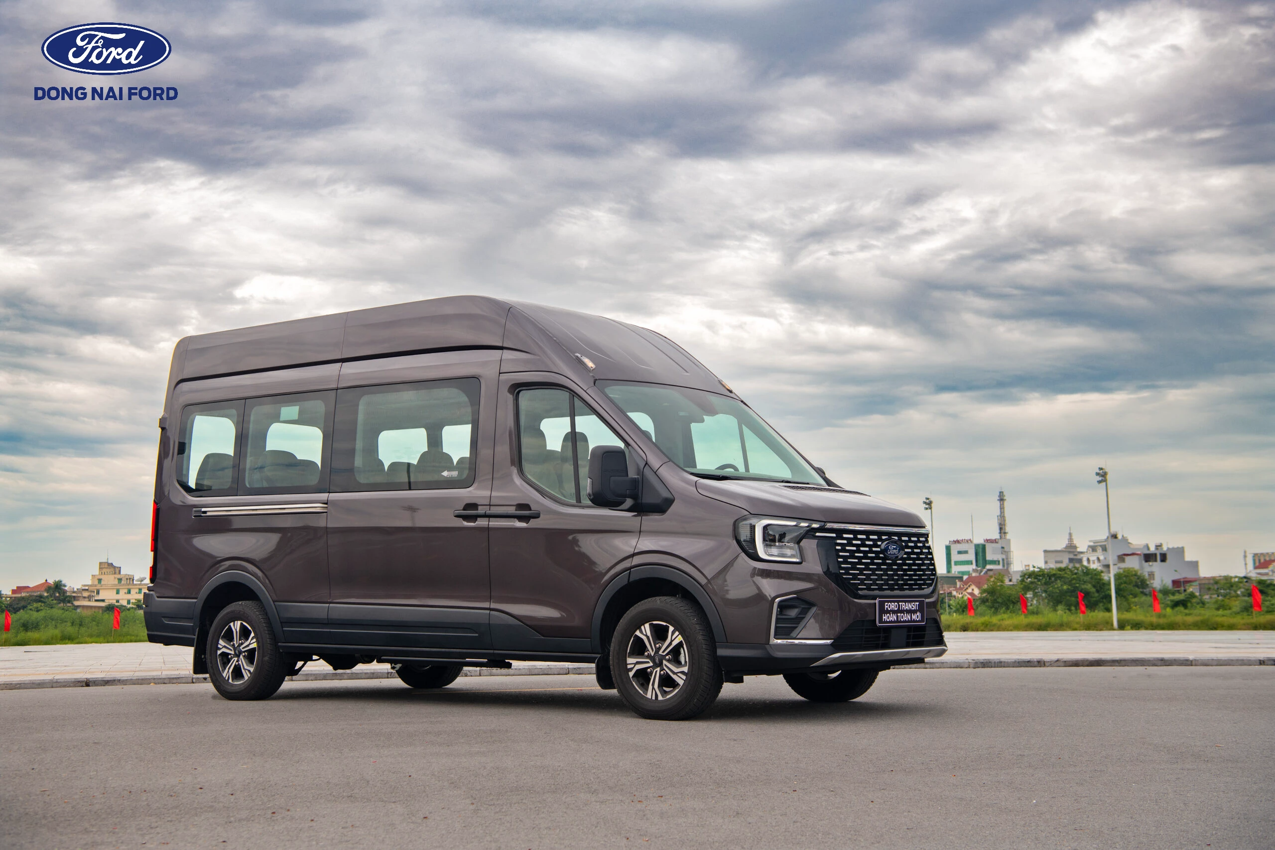 Gợi &yacute; địa điểm mua xe Ford Transit 16 chỗ uy t&iacute;n
