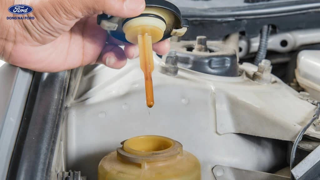 Hướng dẫn chi tiết cách thay dầu trợ lực lái