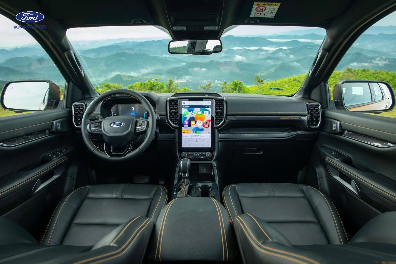 Kh&ocirc;ng gian nội thất của Ford Ranger trắng