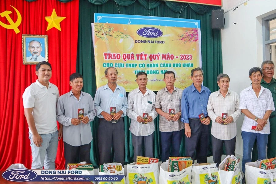 kinh-chuc-ba-con-co-mot-dip-tet-quy-mao-2023-that-hanh-phuc