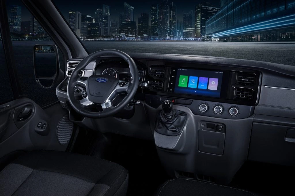 noi-that-ben-trong-xe-ford-transit-2022