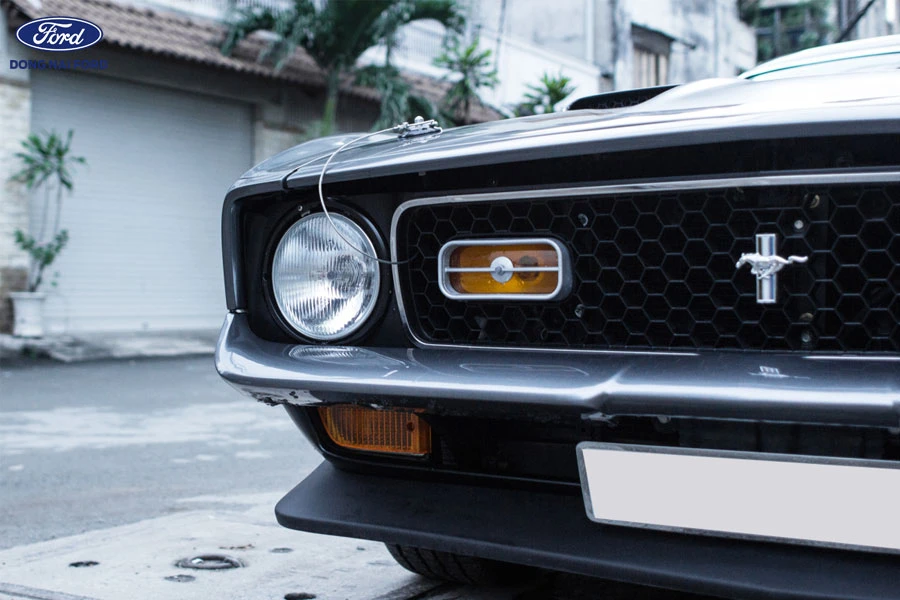 mat-truoc-ford-mustang-1969