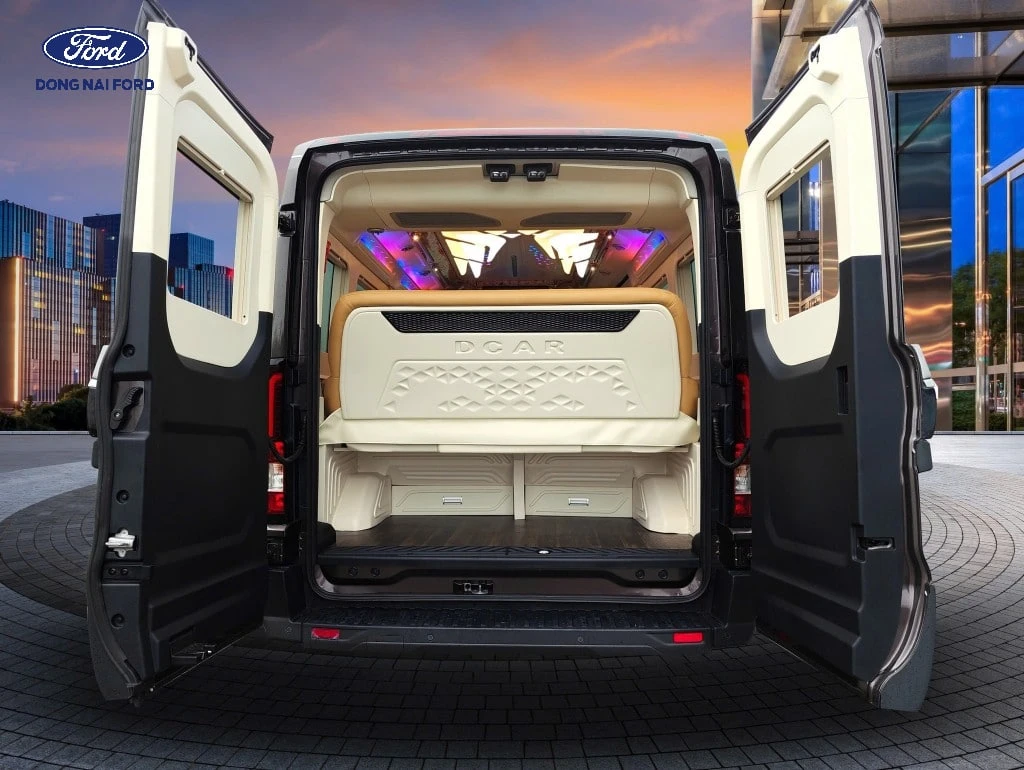 Một số tiện ích của xe 9 chỗ Ford Transit