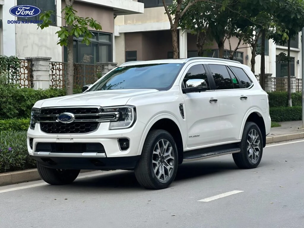 Mức giá của phiên bản Ford  Everest Titanium 2.0 AT 4x2