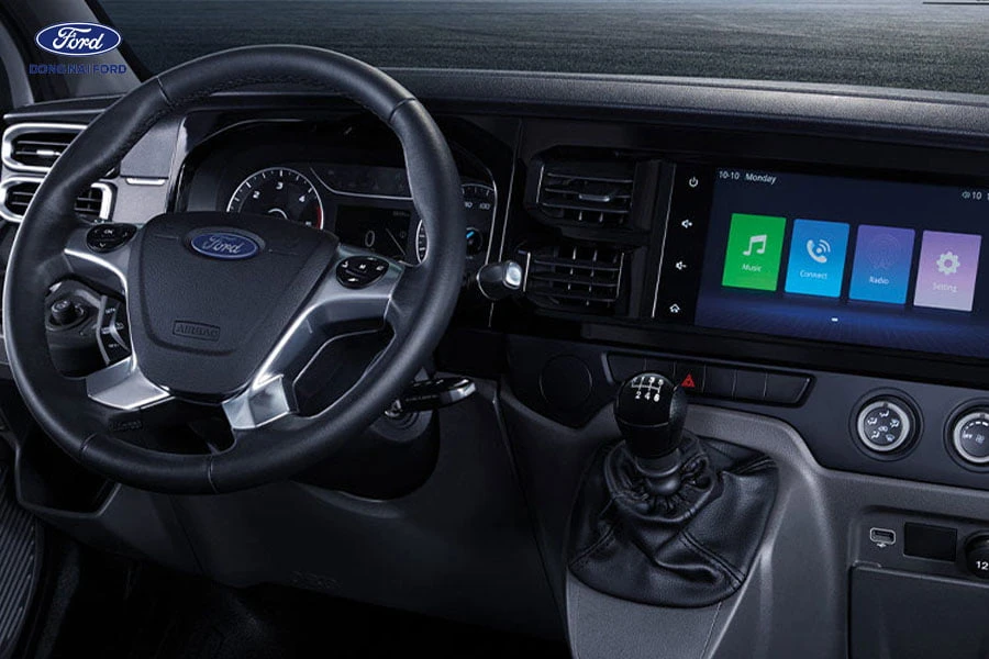 noi-that-ford-transit-tien-nghi