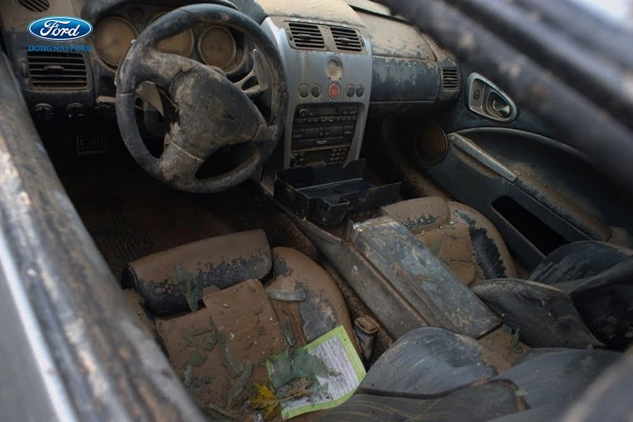 noi-that-ngoai-that-hu-hong