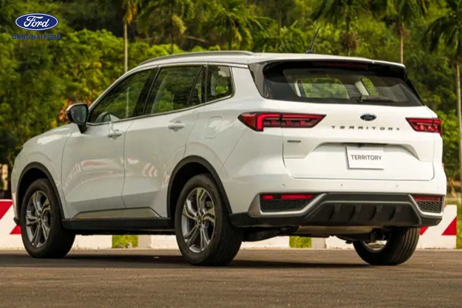 phan-duoi-xe-ford-territory