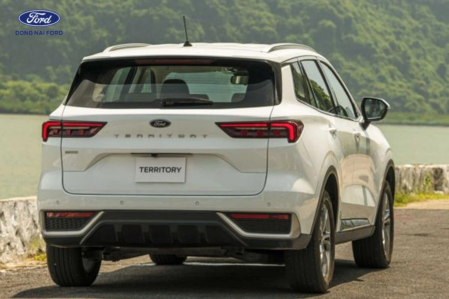 phia-sau-xe-ford-territory