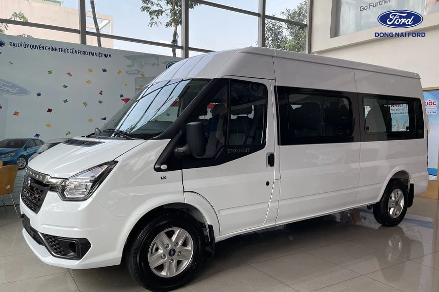 than-xe-ford-transit-hien-dai