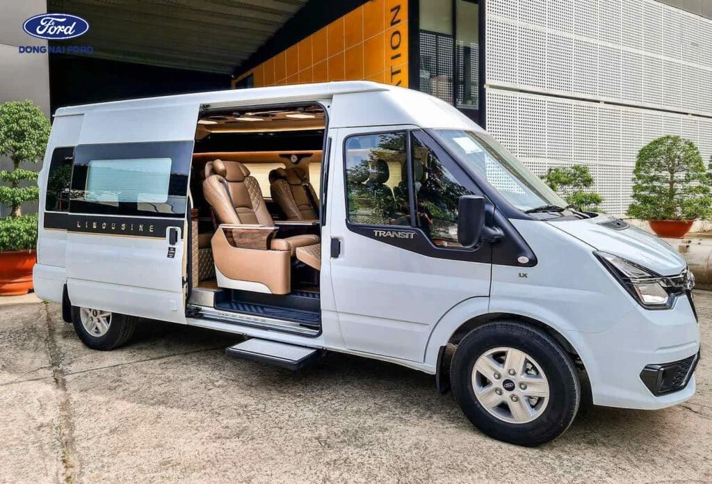 Thông tin sơ lược về xe Ford Transit 9 chỗ mới