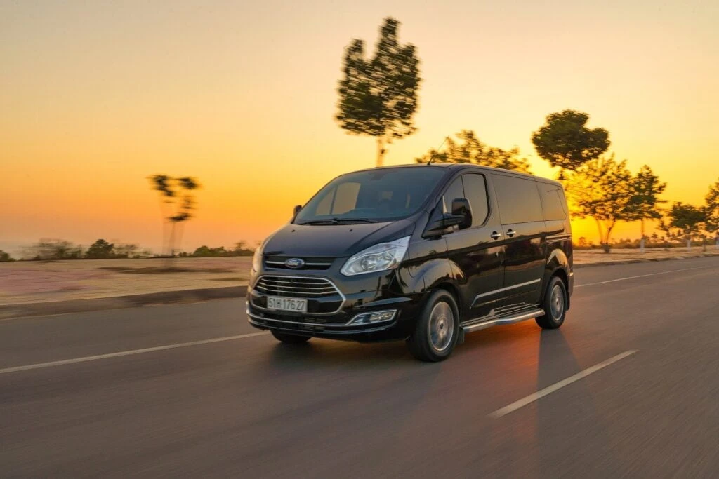 xe-Ford-Tourneo-MPV-7-chỗ