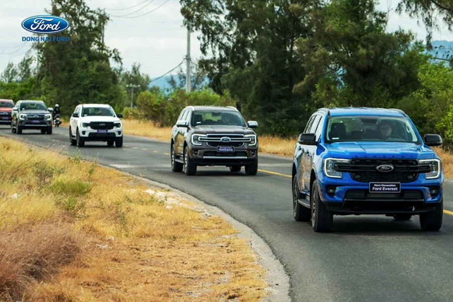 xe-ford-everest-2022-moi-nhat