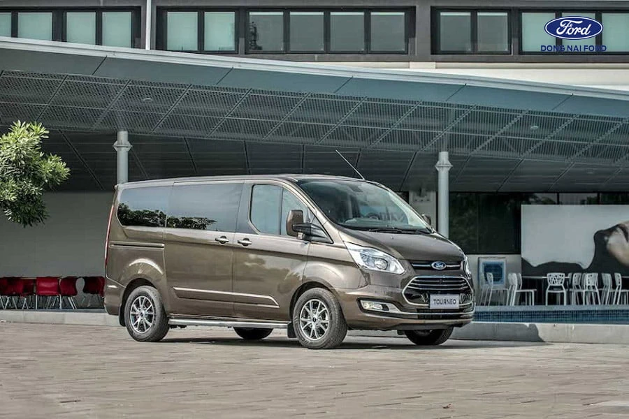 xe-ford-tourneo-vung-tau