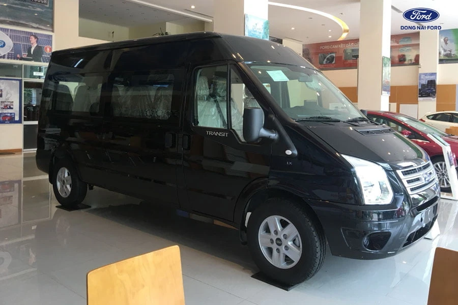 xe-ford-transit-lam-dong-mau-den